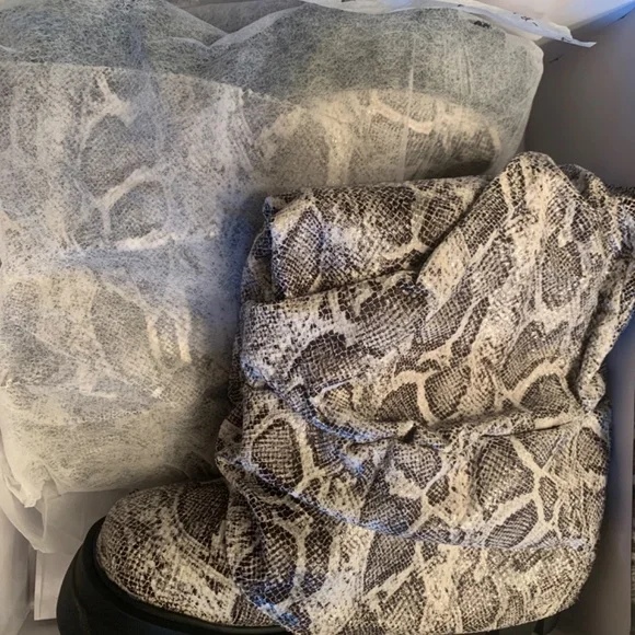 Azalea Wang Combat Boots - Picture 5 of 6